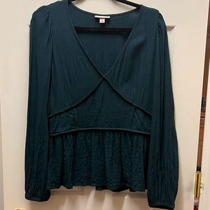 Long sleeve v neck shirt